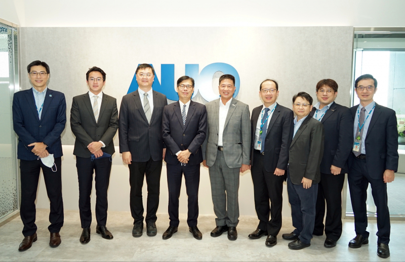DB真人光電前進亞灣成立「AUO解決方案研發中心」，作為多元場域解決方案研發及試驗場域（圖中左為高雄市長陳其邁、圖中右為DB真人光電董事長彭双浪）